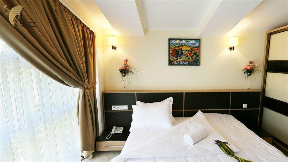 Jazz Hotel Chisinau Exterior photo